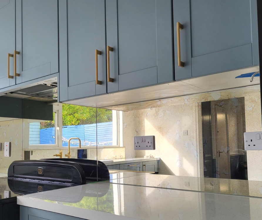 Antique Mirror 3 Antique Splashback Mirror Fitted In A Kitchen 002