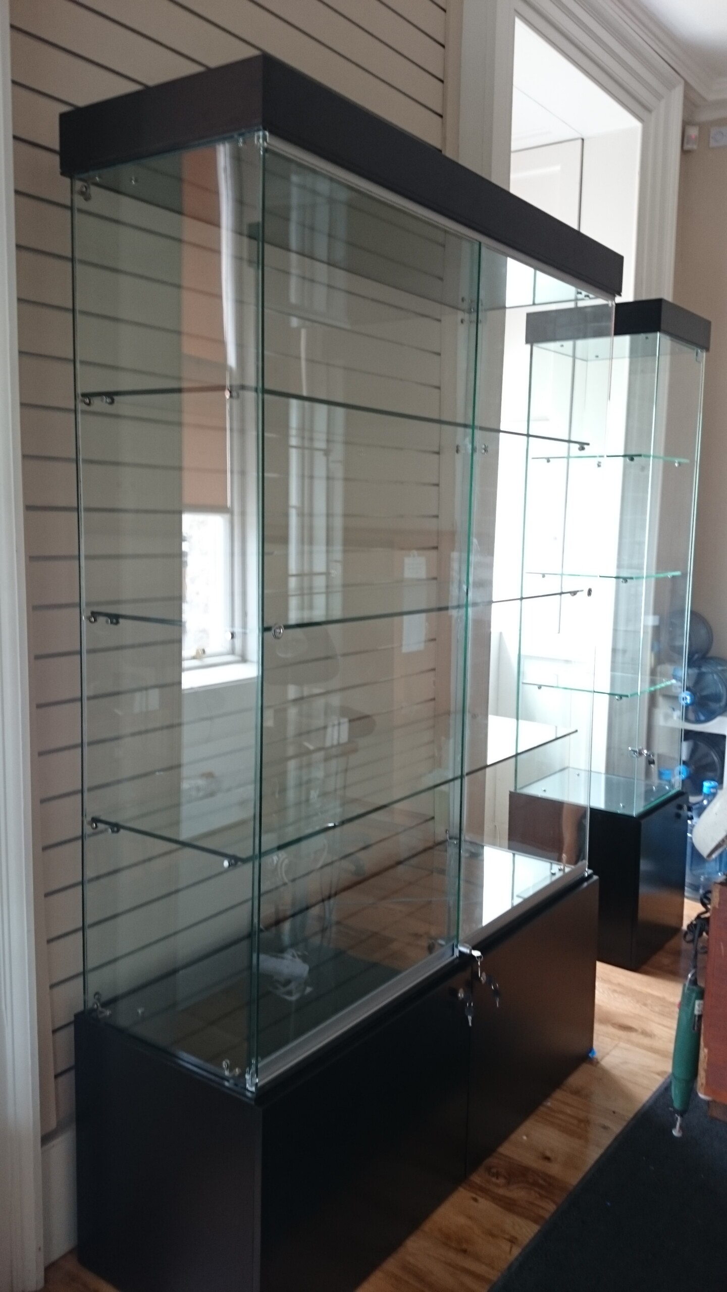 Nsg Cabinet Display Doors 7 Bonded Box With Glass Shelves And Sliding Doors 002 Scaled