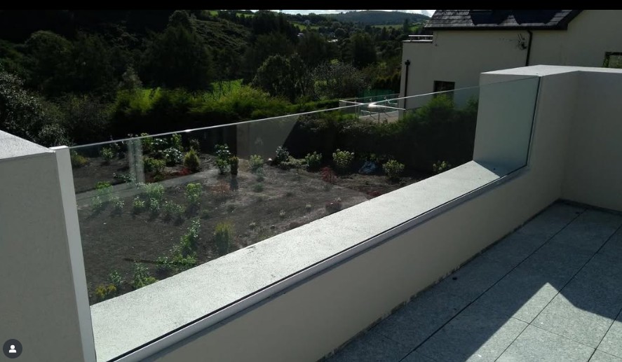 External Glass Barriers 7 Channel Fixed External Glass Guarding 004