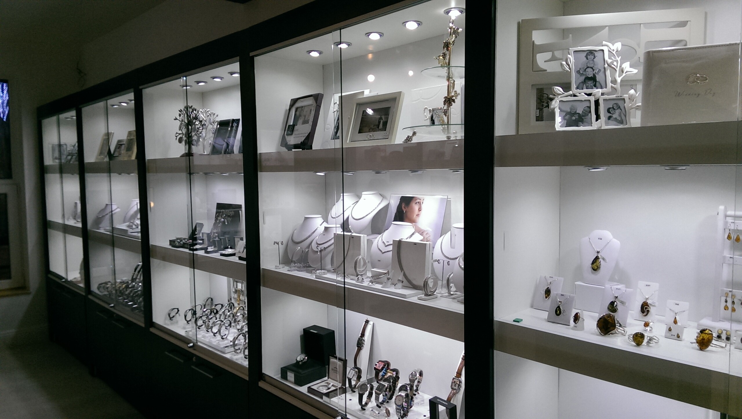 Nsg Cabinet Display Doors 5 Glass Sliding Doors With Locks 001 Scaled