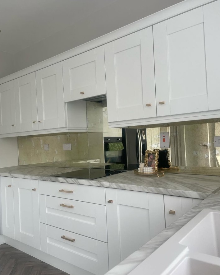 Antique Mirror 2 Gold Antique Mirror Splashback 003