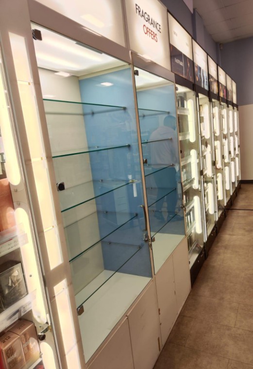 Nsg Cabinet Display Doors 4 Hinged Glass Doors In Display Unit 003