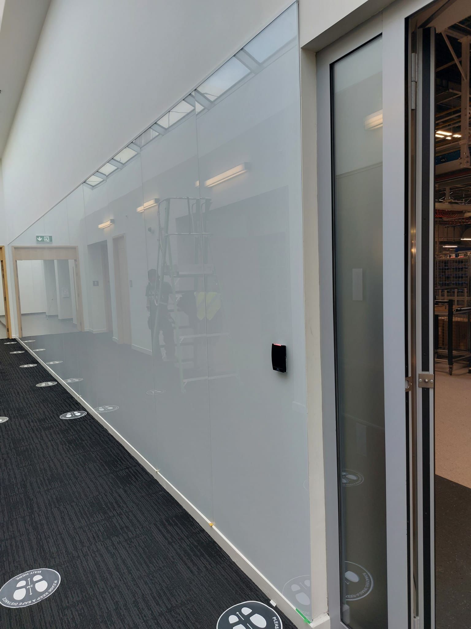 Nsg Coloured Glass Walls 2 White Glass Hygiene Wall 001 1