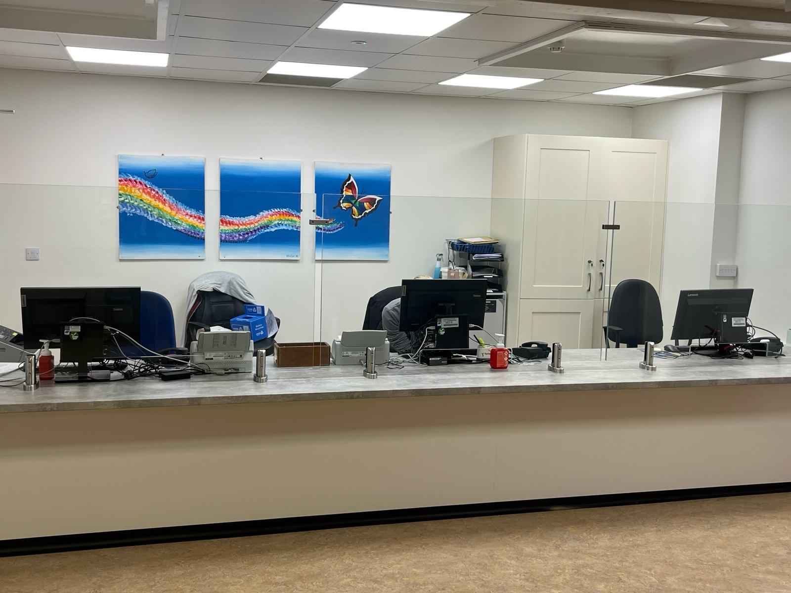 Glass Security Screen On Reception Counter 007 1