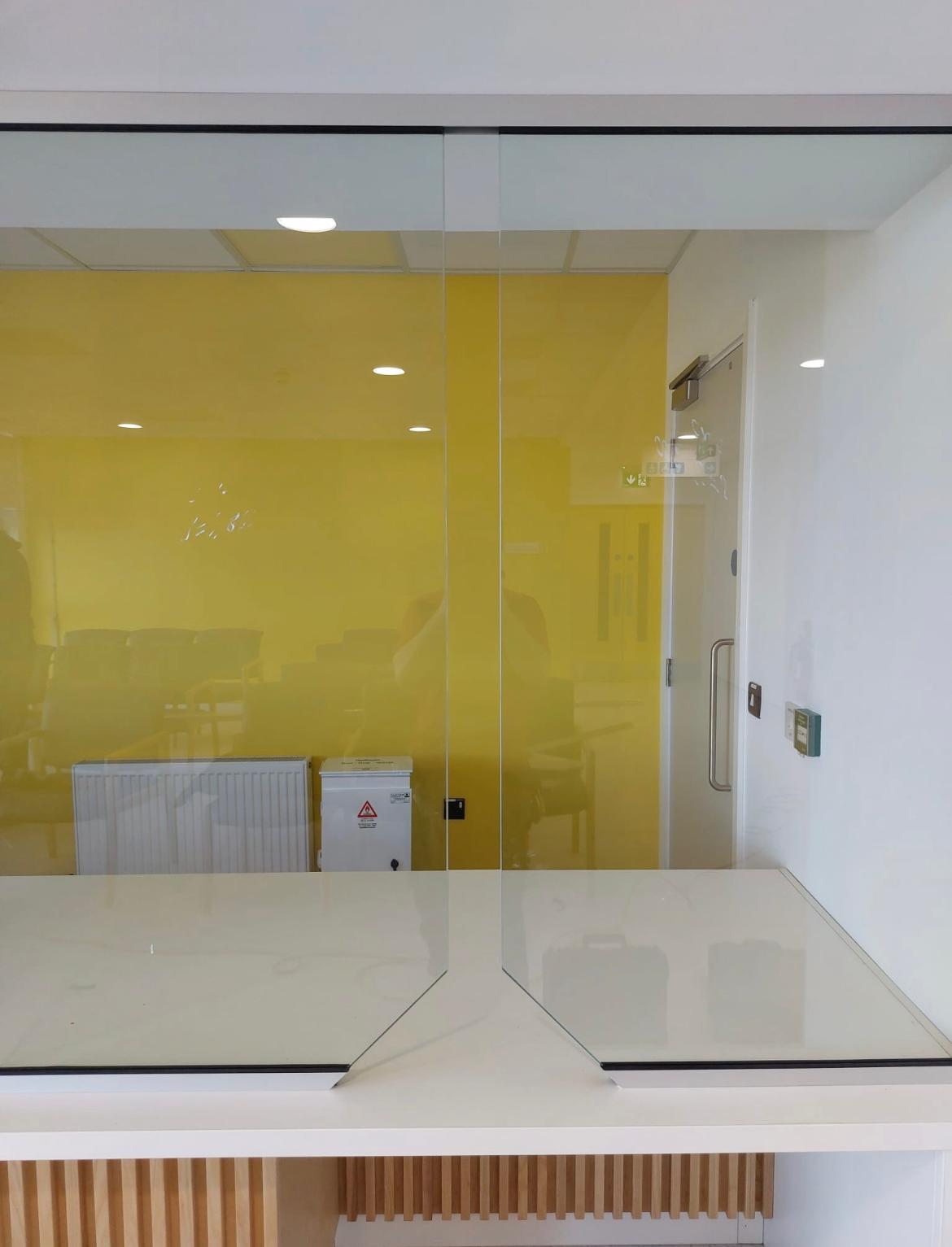 Glass Security Screen With Transaction Detail 005