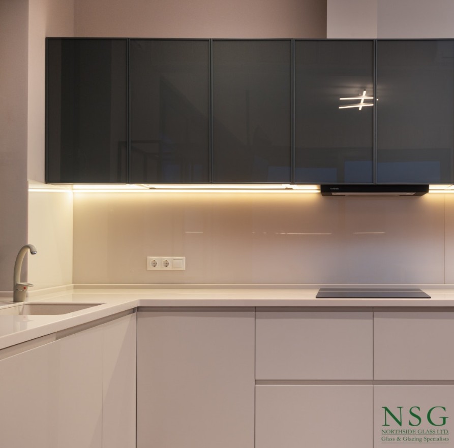 Nsg Glass Splashbacks 14 Glass Splashback In Modern Finished Kitchen