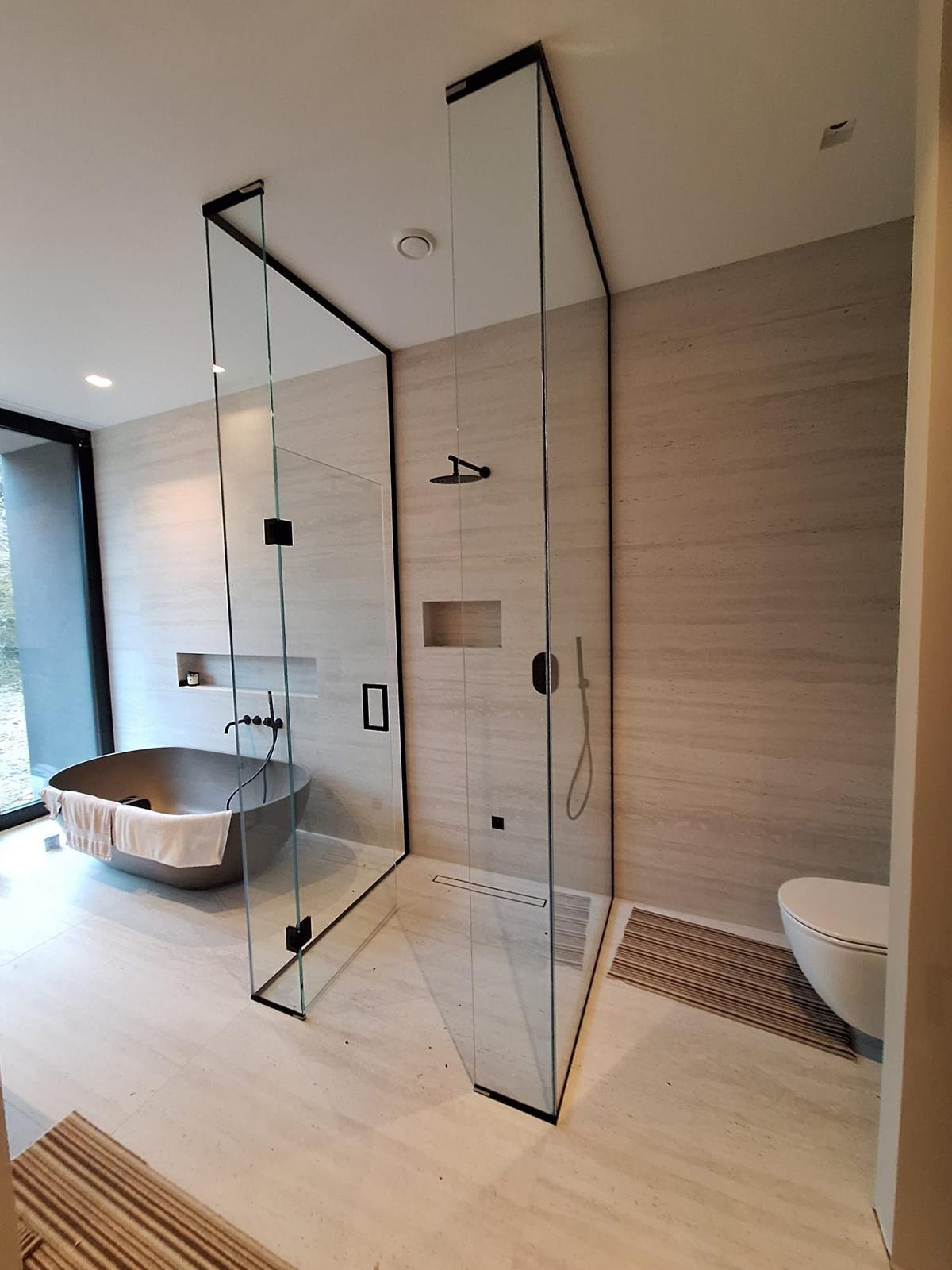 Shower Enclosure Black Trim 004