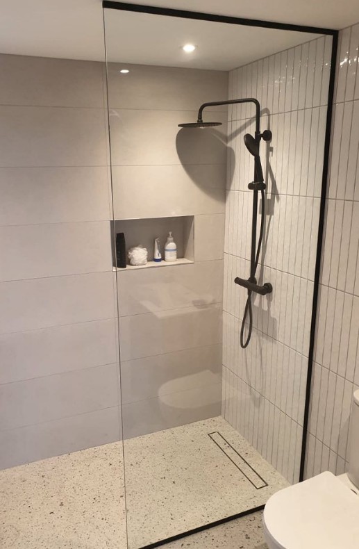 Walk In Shower Style With Black Ironmongery
