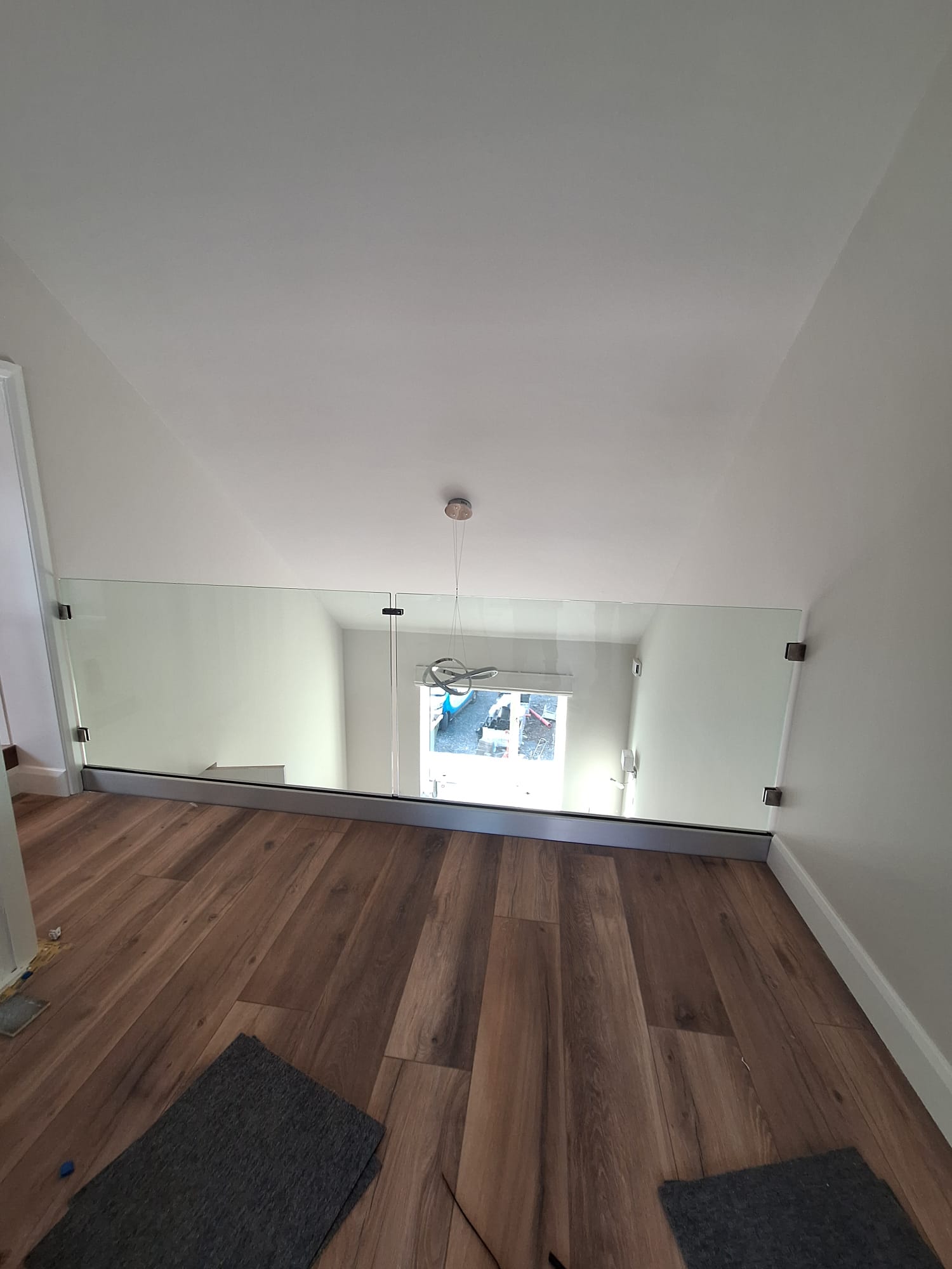 Internal Landing Glass Barrier New01