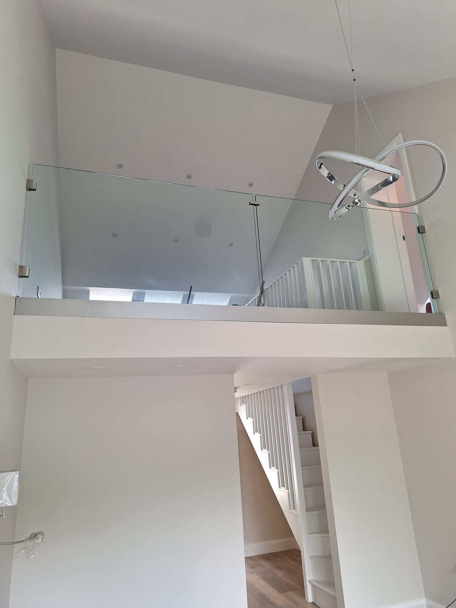 Internal Landing Glass Barrier New02