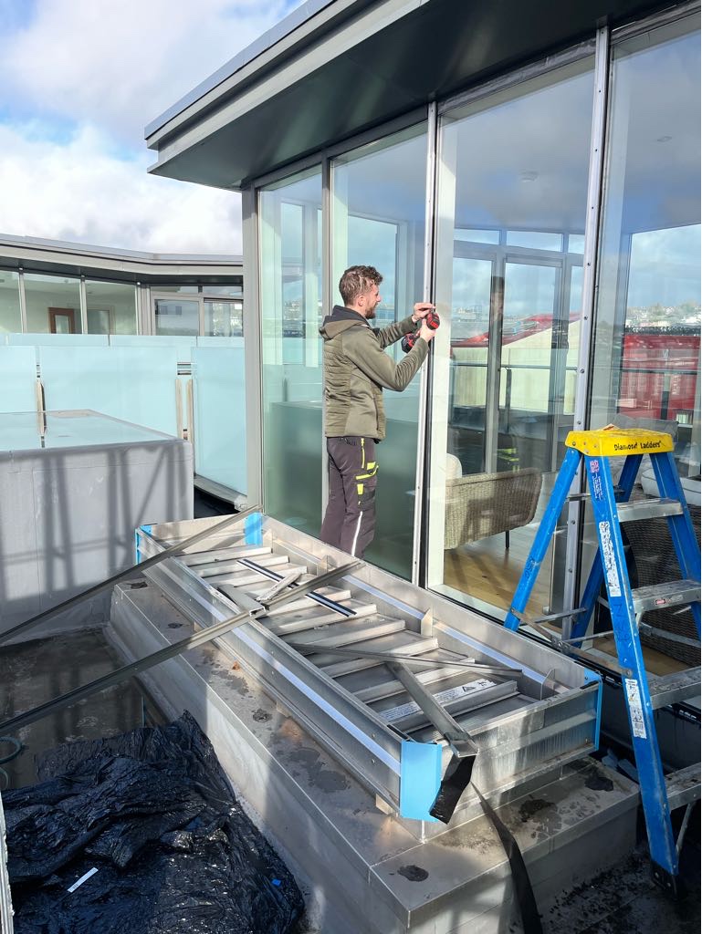 8383005 Maintenance To A High Rise Apartment