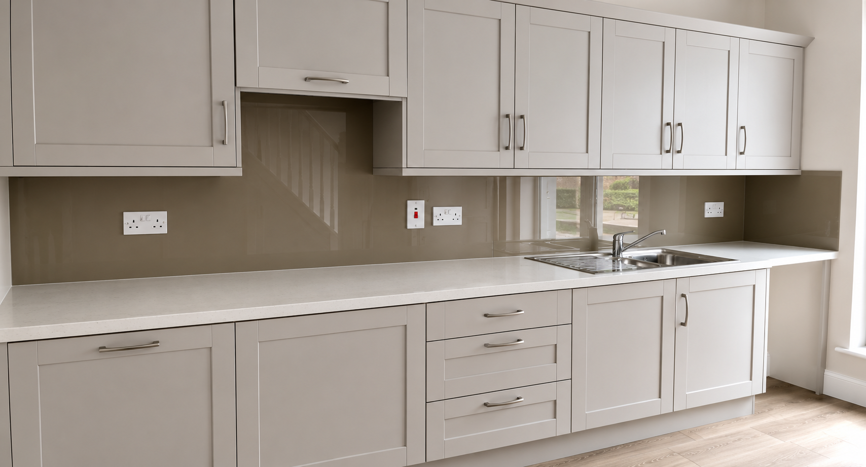 Nsg Glass Splashbacks 2 A Contemporary Taupe Glass Splashback Featuring Warm Neutral Tones That Complement A Wide Range Of Kitchen Styles.