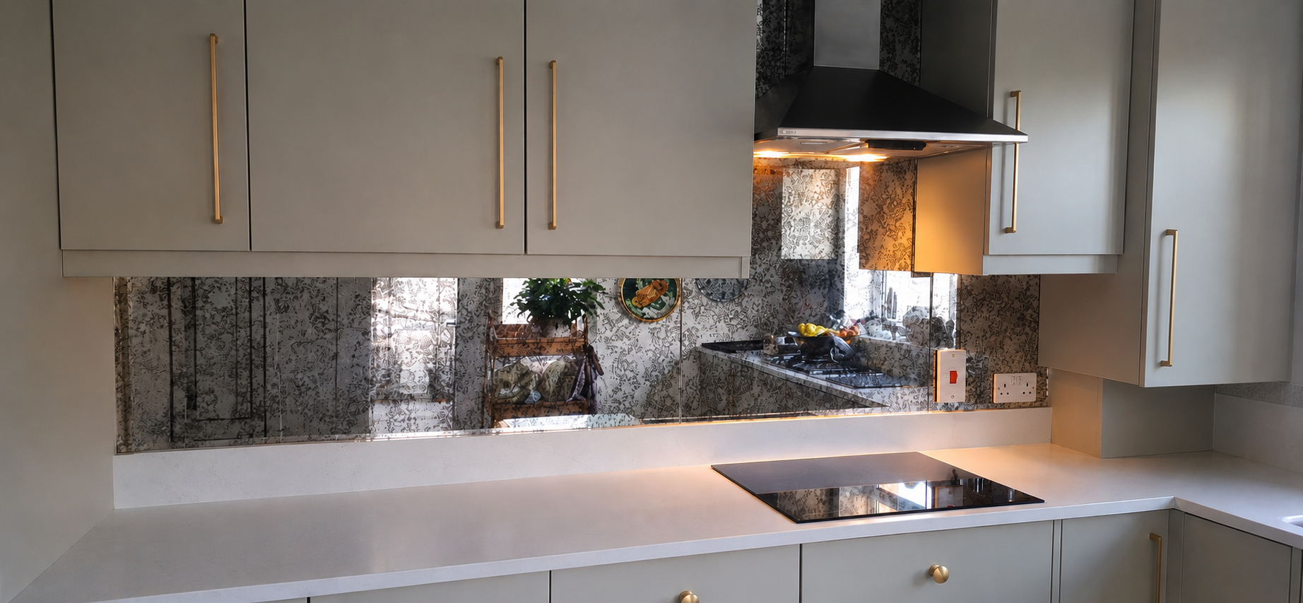 Nsg Glass Splashbacks 12 A Decorative Antique Mirror Splashback Featuring A Distressed Vintage Effect, Adding Character, Depth And Luxury.