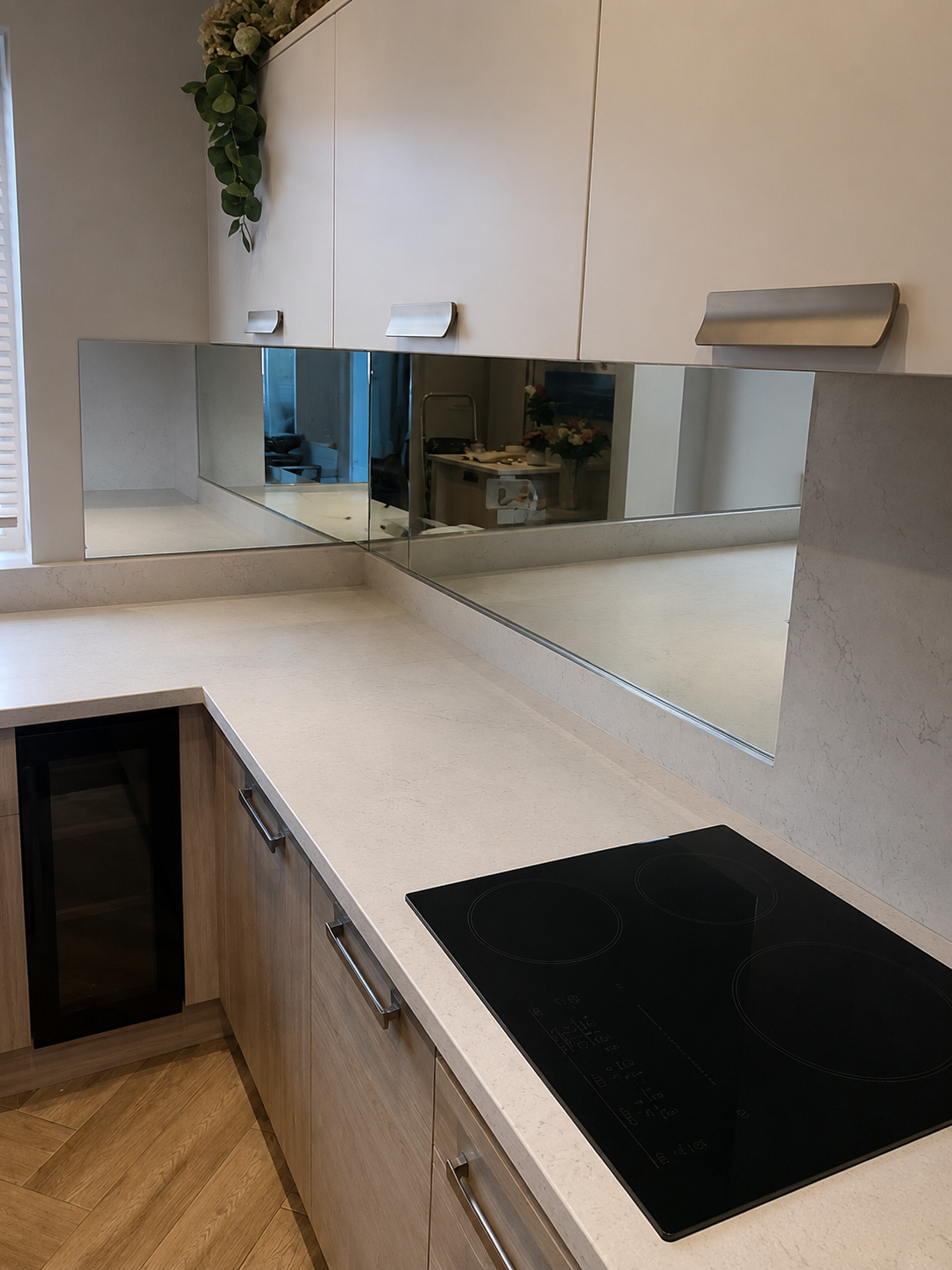 Nsg Glass Splashbacks 13 A Polished Mirror Splashback That Enhances Light And Creates The Illusion Of A Larger, More Open Kitchen.